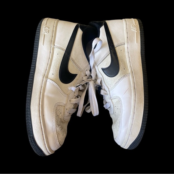 Kids Nike Air Force 1 black/white size 4Y - Picture 4 of 8